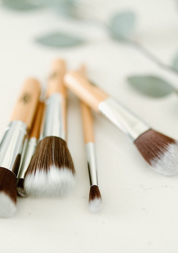 How to Easily & Naturally Clean Your Make-Up Brushes